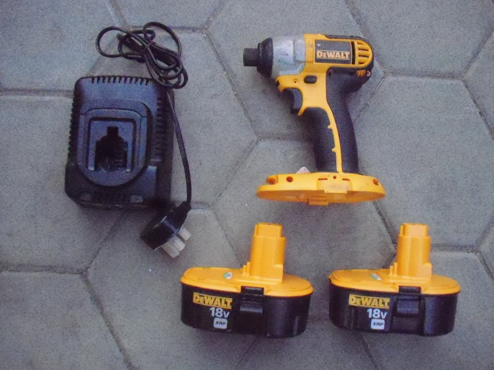 DeWALT DC825KA 1/4 In 18V Cordless XRP Impact Driver Kit