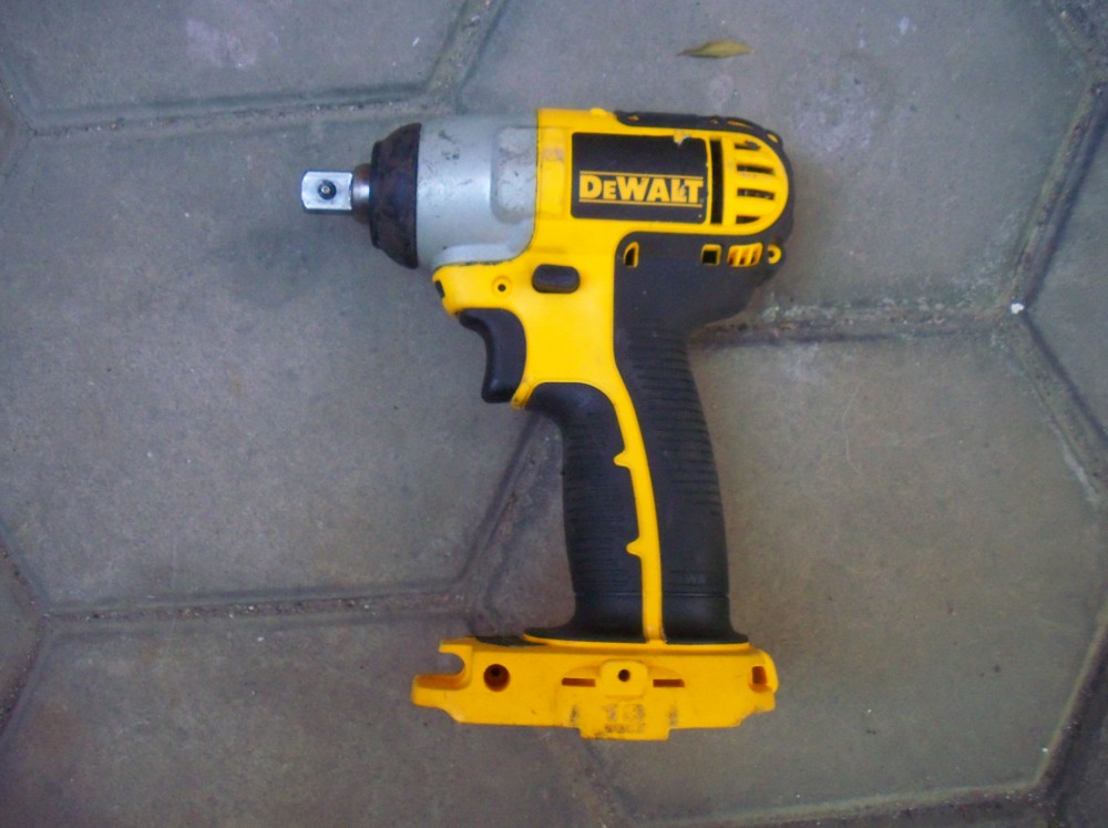 DEWALT 18v 18 Volt Cordless Impact Driver Wrench 1/2" Socket Drive DC822 Bare