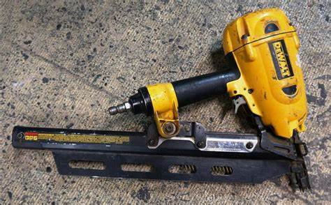 DEWALT D51844 Full Round Head Pneumatic Framing Nailer