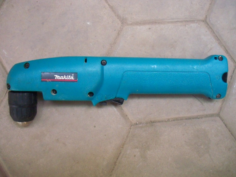 Makita DA391D 3/8-Inch 9.6 Volt Ni-Cad Cordless Right Angle Drill (Bare Tool)