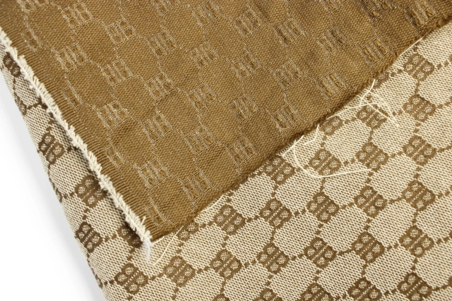 Top Quality Low Discounted Price 6.6 oz   Khaki color  for clothing and pants 100%  polyester Fabric