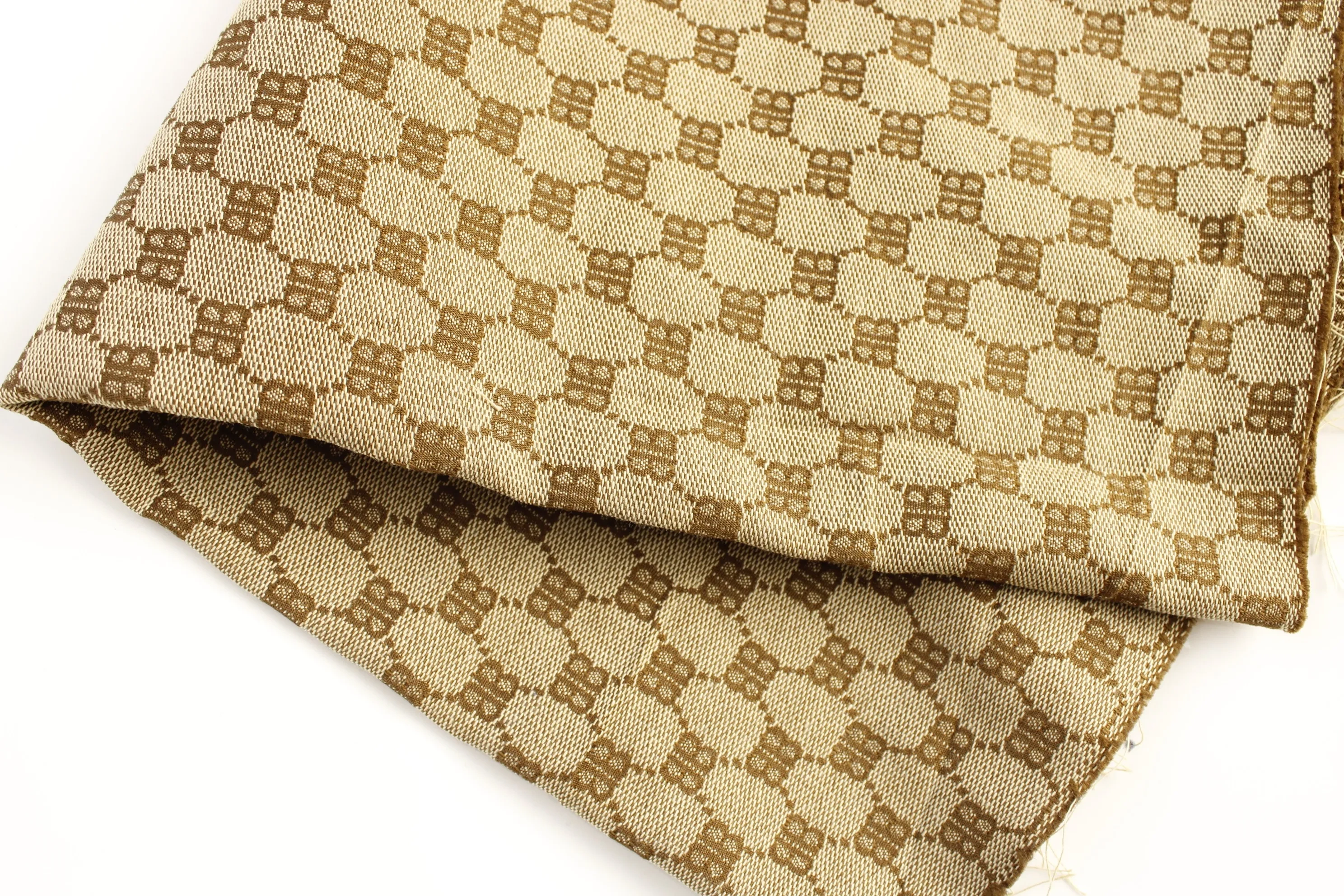 Top Quality Low Discounted Price 6.6 oz   Khaki color  for clothing and pants 100%  polyester Fabric