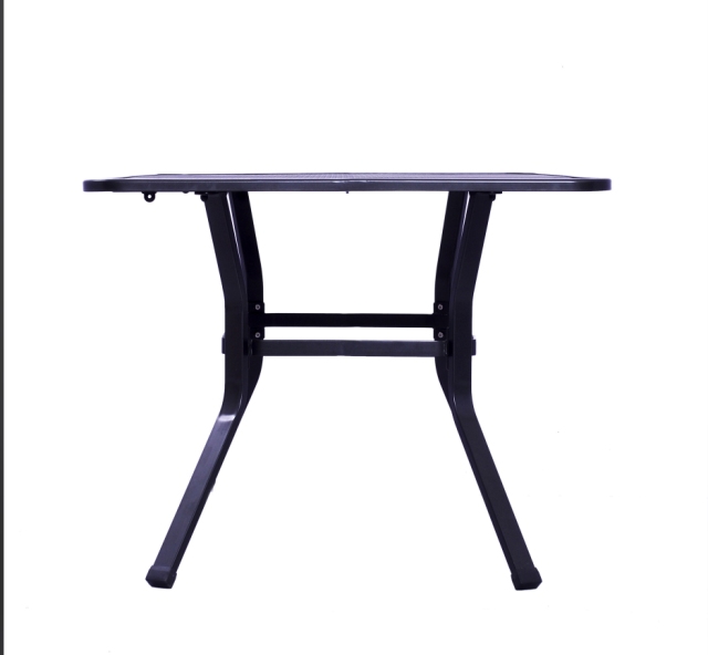 Outdoor wire mesh long table