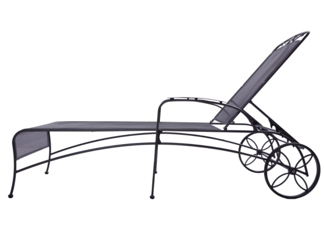 Outdoor lounge chair