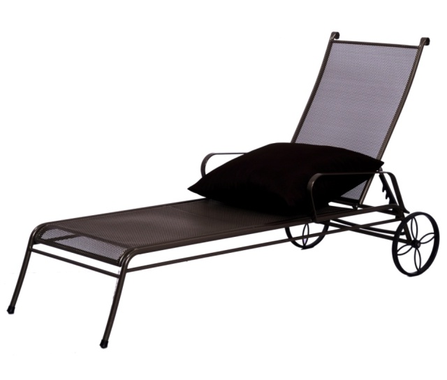 Outdoor lounge chair