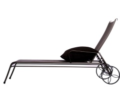 Outdoor lounge chair