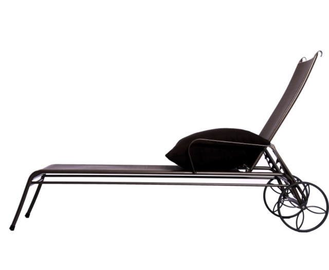 Outdoor lounge chair