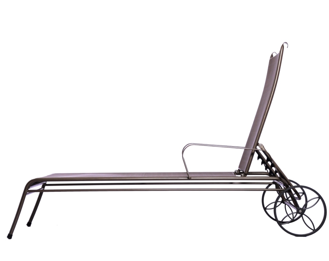 Outdoor lounge chair
