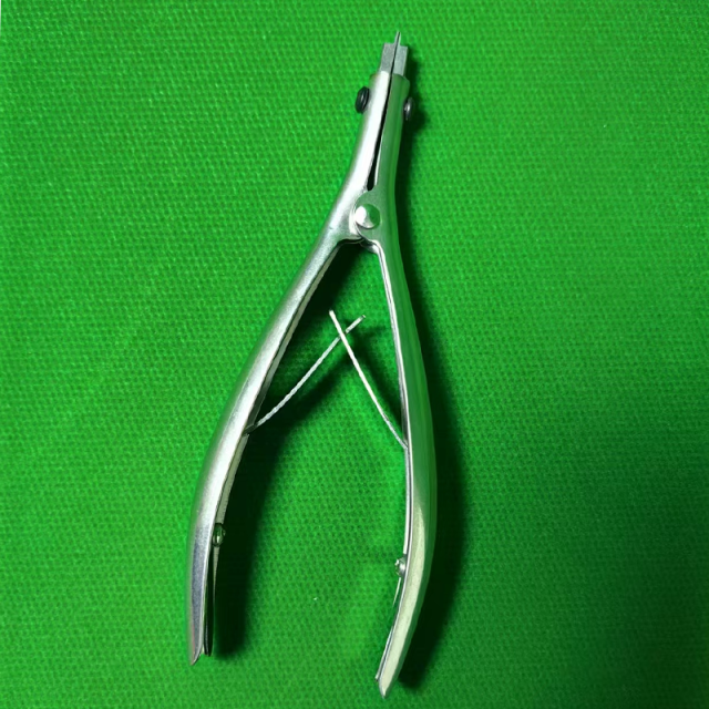 Shell Removal Pliers This tool is used to remove car remote shells. When a car key runs out of battery and needs a replacement, this tool is used to take apart the key shell. It is convenient and effective.