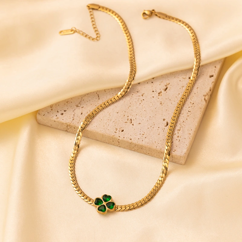 Conjunto de joyas, collar, pulsera y aretes de trébol de cuatro hojas esmeralda, collar de clavícula femenina, aretes versátiles de acero inoxidable que no se desvanecen