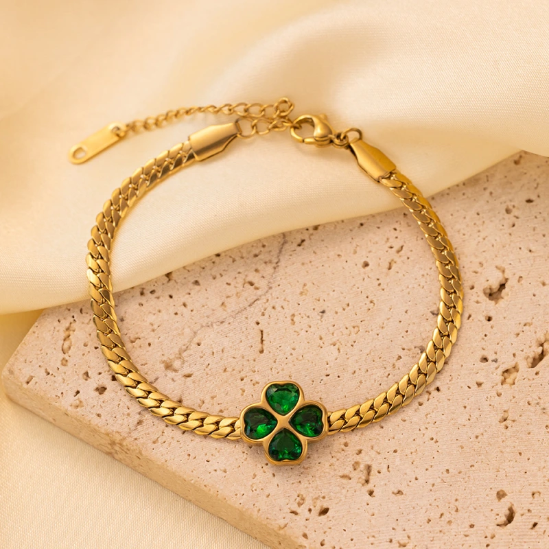 Conjunto de joyas, collar, pulsera y aretes de trébol de cuatro hojas esmeralda, collar de clavícula femenina, aretes versátiles de acero inoxidable que no se desvanecen