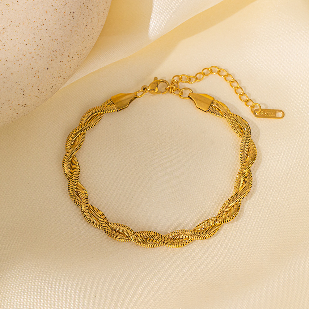 Diseño de nicho, sentido simple y de alta gama, cadena de empuje de hueso de serpiente trenzada chapada en oro, pulsera de collar, conjunto de joyería cruzada de acero inoxidable