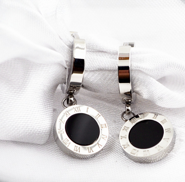 Pendientes vendedores calientes del acero inoxidable Pendientes del símbolo del número romano Pendientes y pendientes redondos simples y de moda de los colgantes de la torta  ACRSS/06-53
