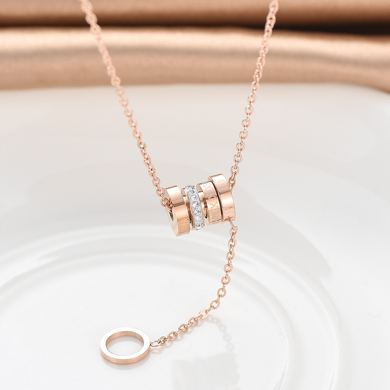 Números romanos de moda, círculo cilíndrico con diamantes de barro, cintura pequeña con diamantes, collar de acero inoxidable con círculo colgante  ACRSS/19-66