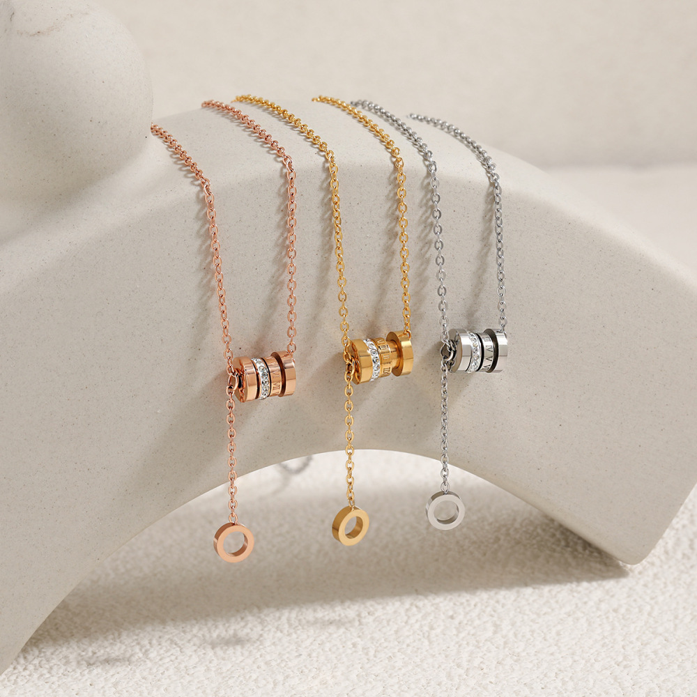 Números romanos de moda, círculo cilíndrico con diamantes de barro, cintura pequeña con diamantes, collar de acero inoxidable con círculo colgante  ACRSS/19-66