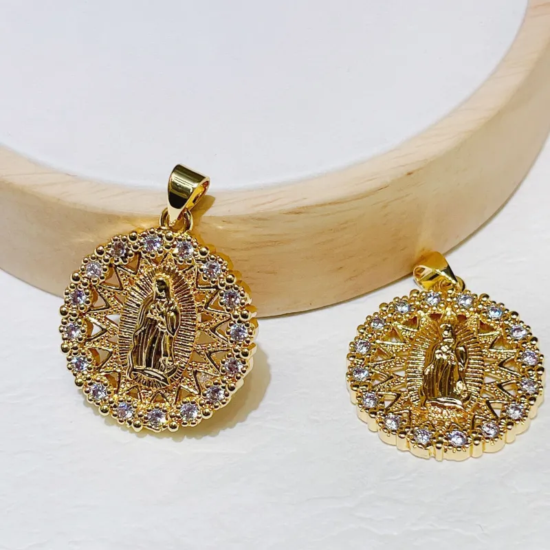 Joyería de cobre, circón con incrustaciones de diamantes, diamante blanco, diamante redondo de color, colgante de la Virgen María, retención de color de galvanoplastia, accesorios de joyería al por mayor  COPP/37-159