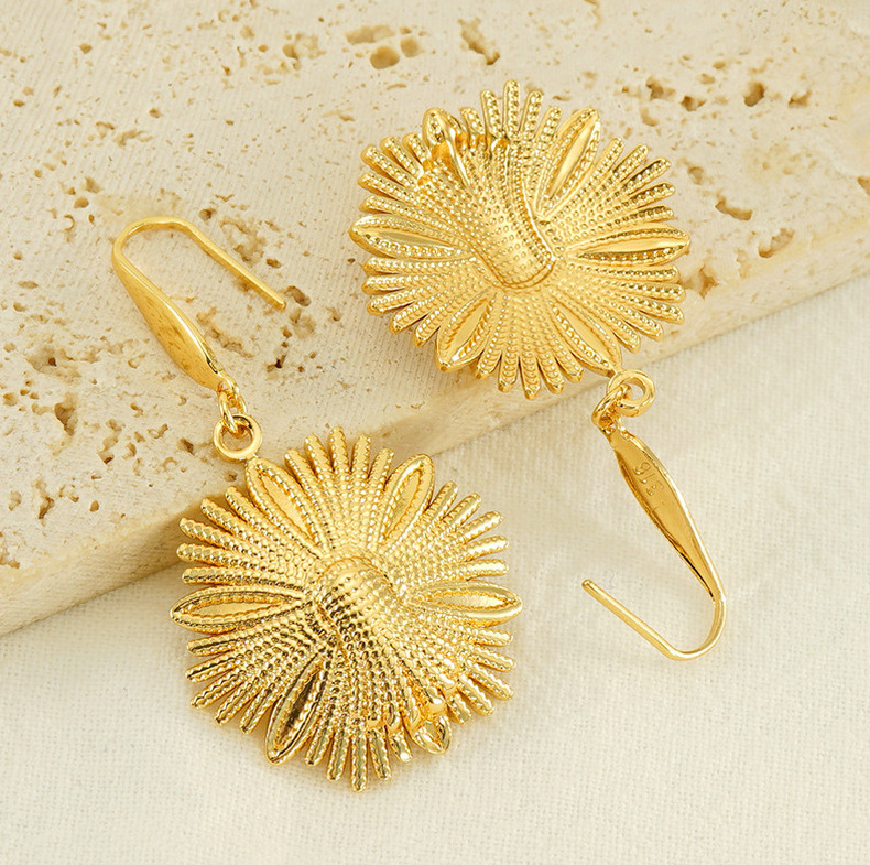 Fundición de acero inoxidable, diseño de moda, pendientes de flores, retro y versátiles, pendientes y pendientes de acero de titanio.  ACRE/38-212