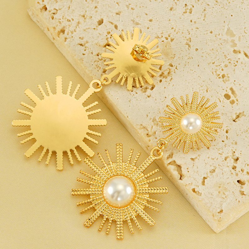Pendientes redondos retro de perlas de girasol, pendientes chapados en oro de acero de titanio fundido con perlas simples y versátiles  ACRE/38-225