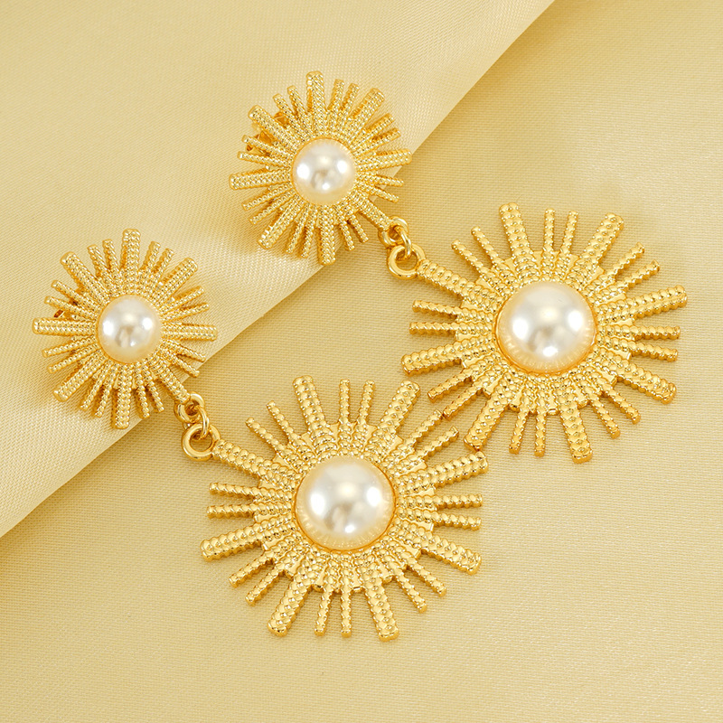 Pendientes redondos retro de perlas de girasol, pendientes chapados en oro de acero de titanio fundido con perlas simples y versátiles  ACRE/38-225
