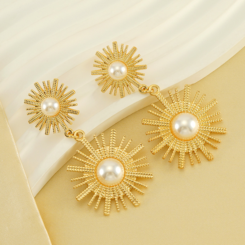 Pendientes redondos retro de perlas de girasol, pendientes chapados en oro de acero de titanio fundido con perlas simples y versátiles  ACRE/38-225