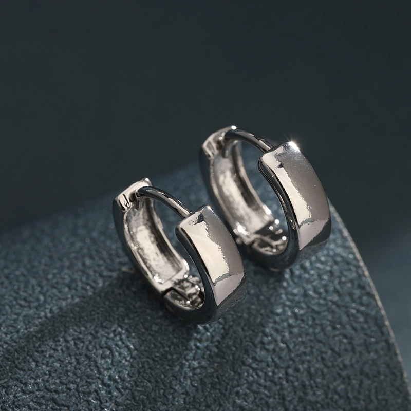 Joyas de cobre, pendientes de aro lisos espejo, estilo simple y clásico para hombre, accesorios versátiles de estilo neutro, accesorios de lujo ligeros personalizados  COPE/11-269