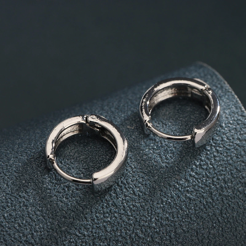 Joyas de cobre, pendientes de aro lisos espejo, estilo simple y clásico para hombre, accesorios versátiles de estilo neutro, accesorios de lujo ligeros personalizados  COPE/11-269