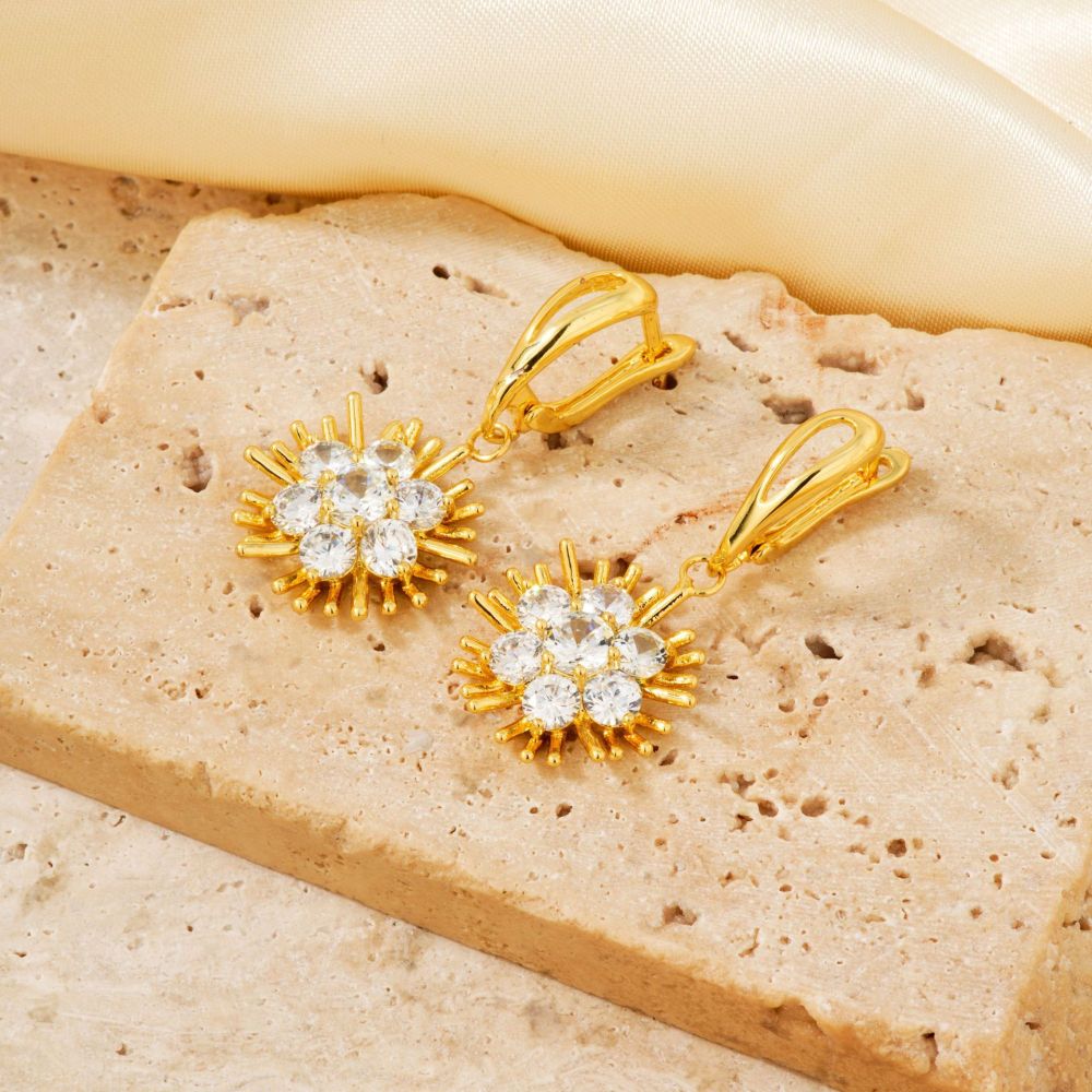 Joyería de cobre Pendientes de circonio micropavimentados Diseño de nicho Pendientes de girasol Estilo de lujo ligero Joyería de oreja simple y versátil  COPE/46-295