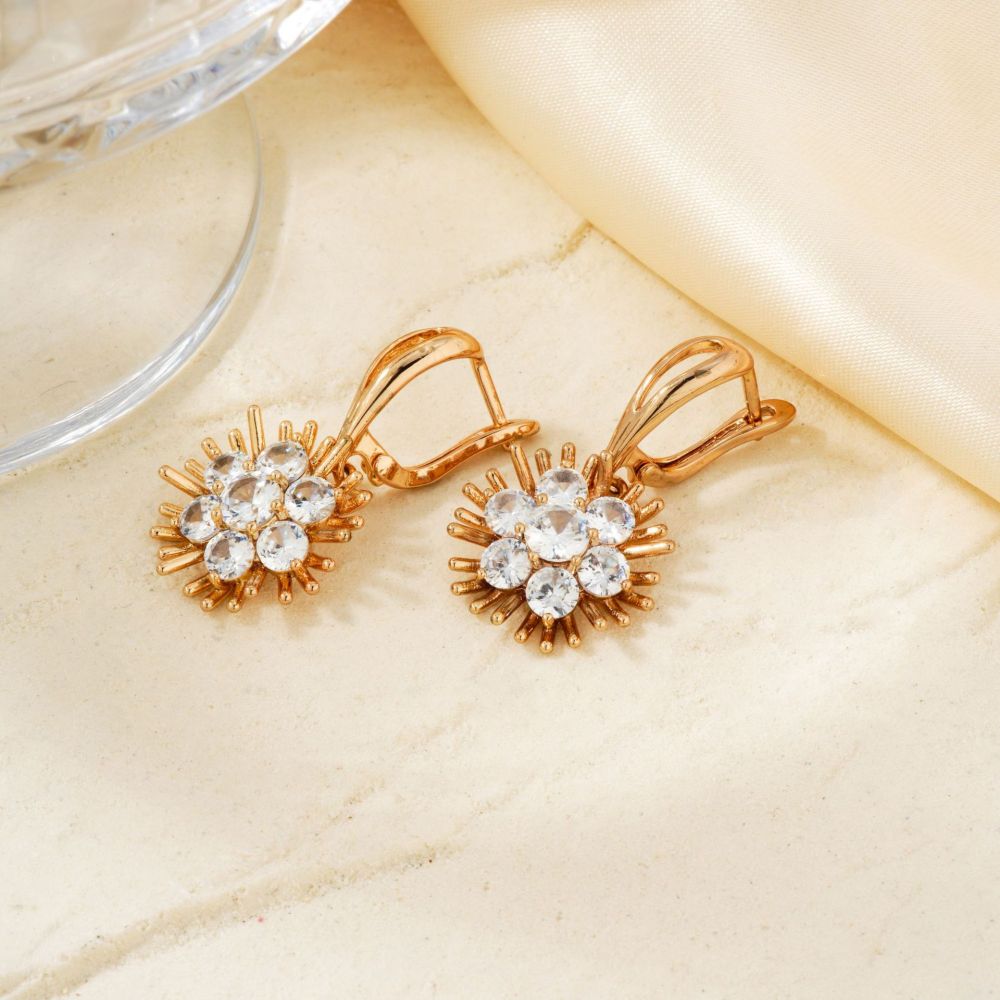 Joyería de cobre Pendientes de circonio micropavimentados Diseño de nicho Pendientes de girasol Estilo de lujo ligero Joyería de oreja simple y versátil  COPE/46-295
