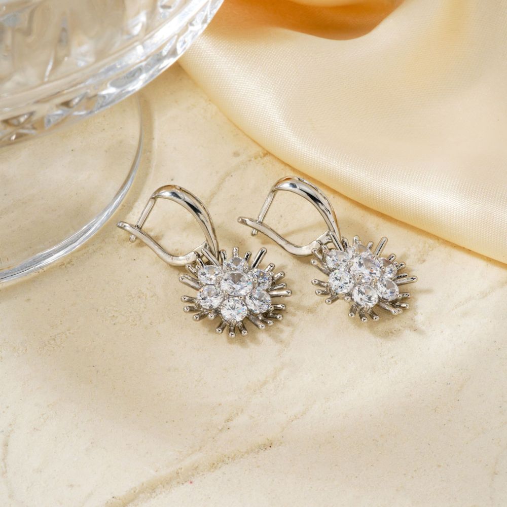 Joyería de cobre Pendientes de circonio micropavimentados Diseño de nicho Pendientes de girasol Estilo de lujo ligero Joyería de oreja simple y versátil  COPE/46-295