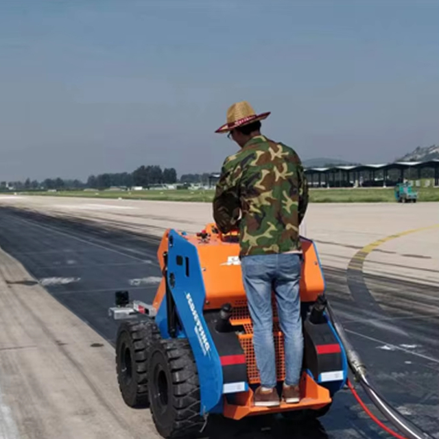Équipement d'élimination du caoutchouc des pistes d'aéroport