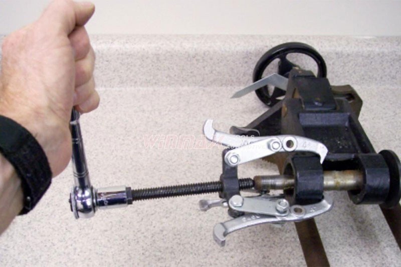 Drop Forged 3-Jaw Gear Puller With Case