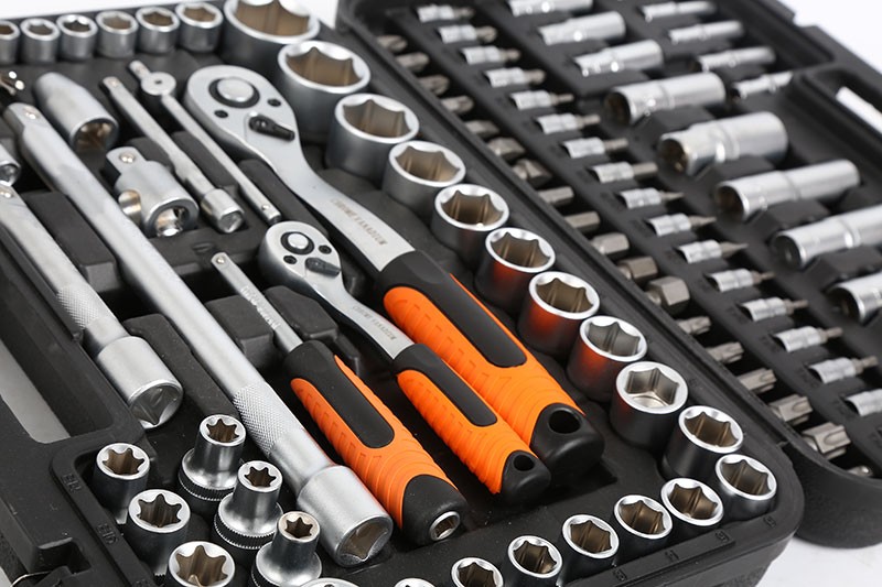 110PCS 1/4"&1/2"Drive Socket Set