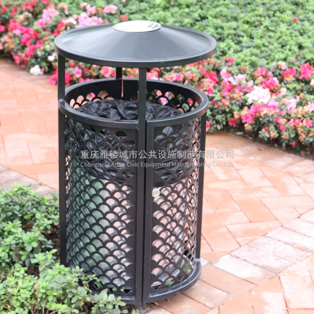 BS22 Iron Outdoor Trash Can