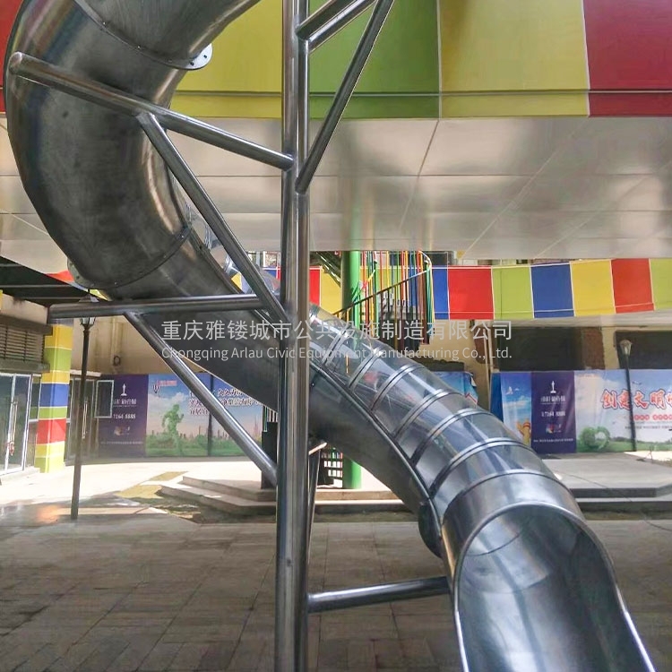 大型滑梯