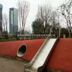 大型滑滑梯