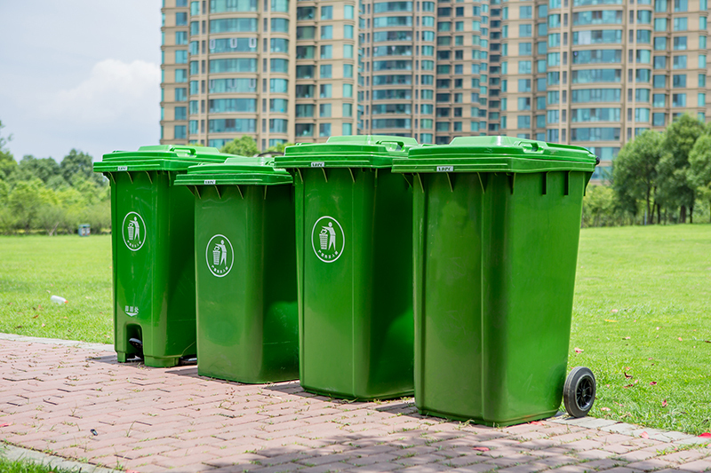 100 liter trash can