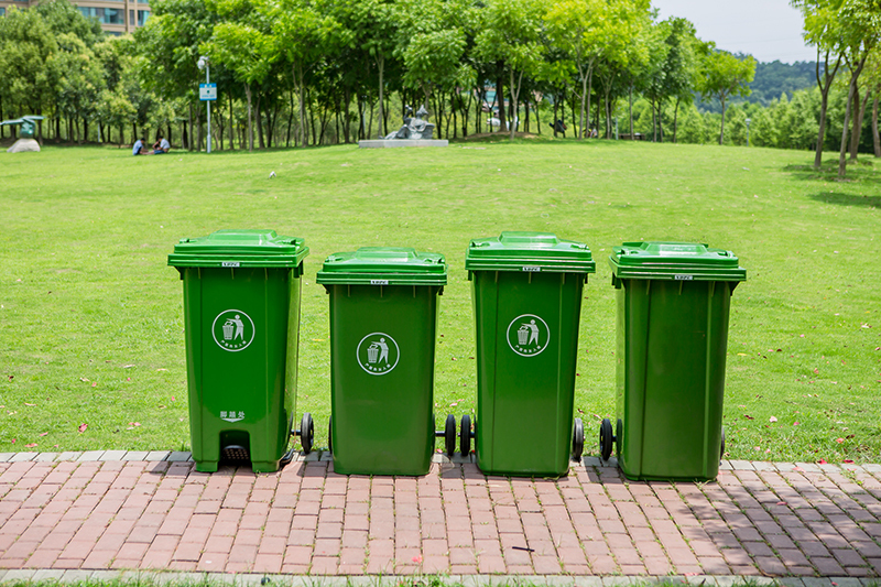 100 liter trash can