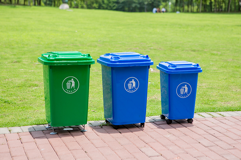 100 liter trash can