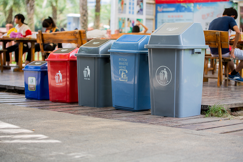 60L plastic trash can