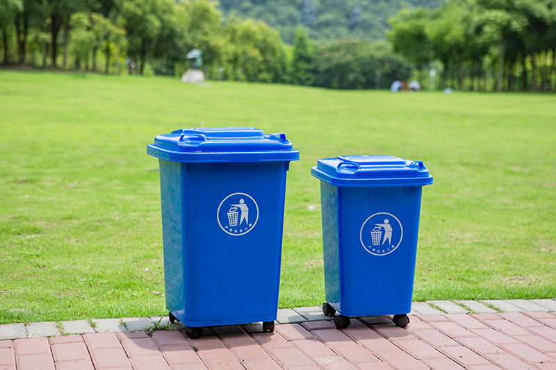 100 liter trash can