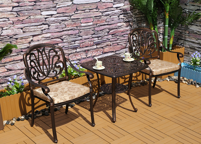 Garden Cast Aluminum Table And Chairs