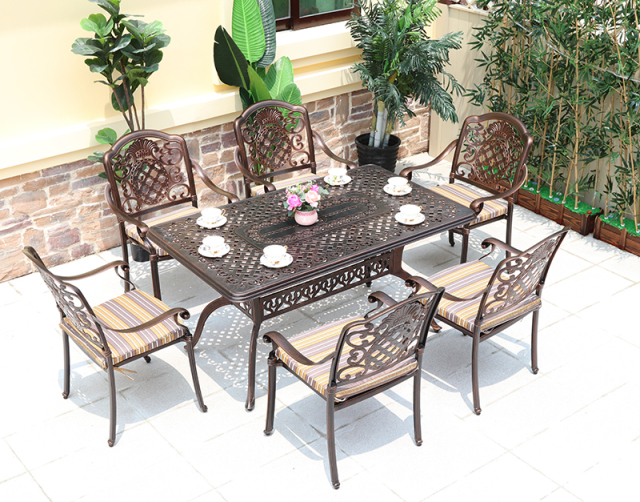 Round Cast Aluminum Dining Tables And Chairs