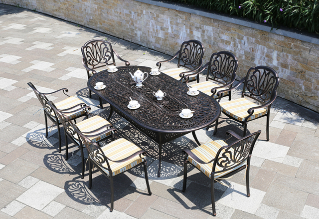 Garden Cast Aluminum Table And Chairs