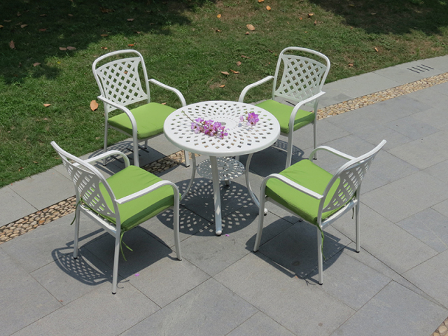 Leisure Cast Aluminum Tables And Chairs