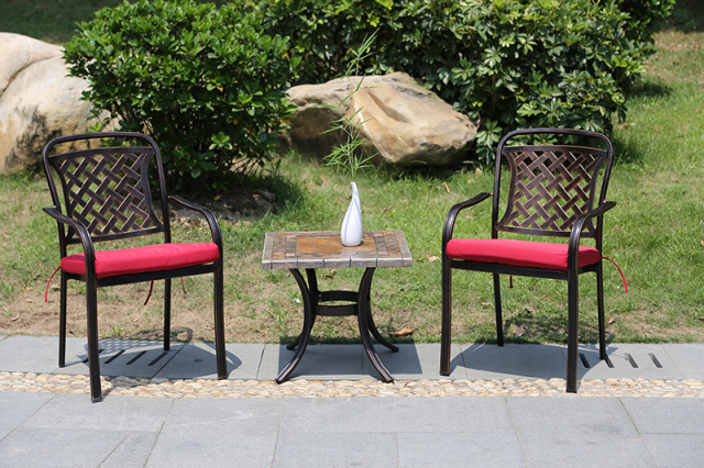 Leisure Cast Aluminum Tables And Chairs