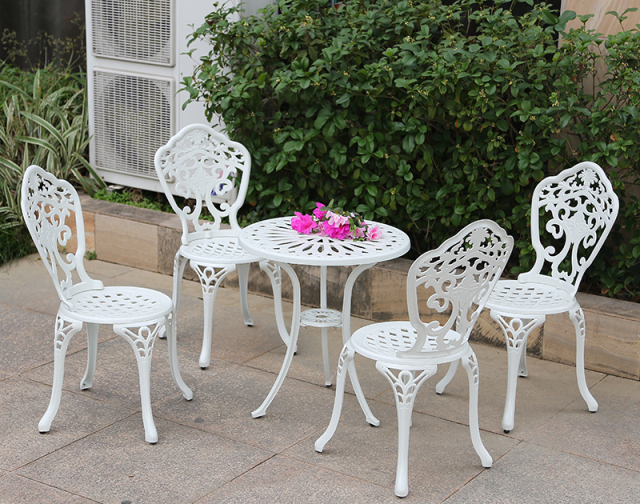 Outdoor dining table and chair