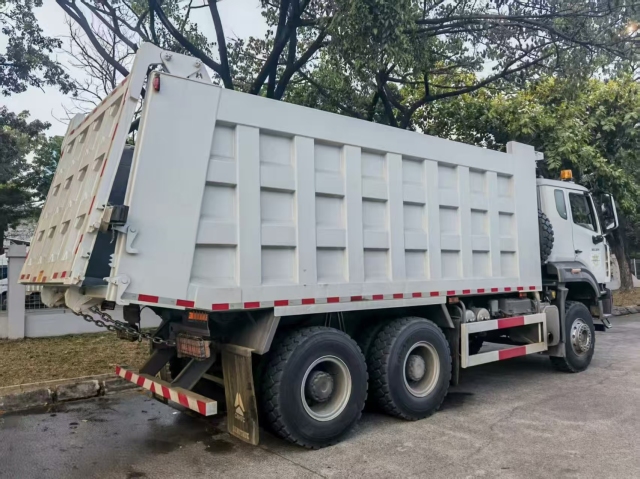 SINOTRUK HOWO NX 6X4 Dump Truck（For Nickel Ore Transportation）