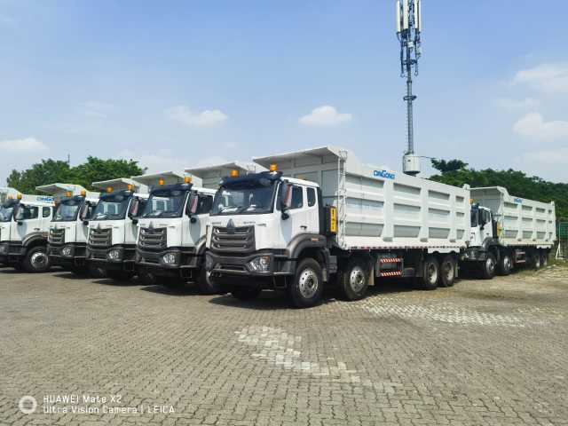 SINOTRUK HOWO NX 8X4 DUMP TRUCK（Transporting coal）