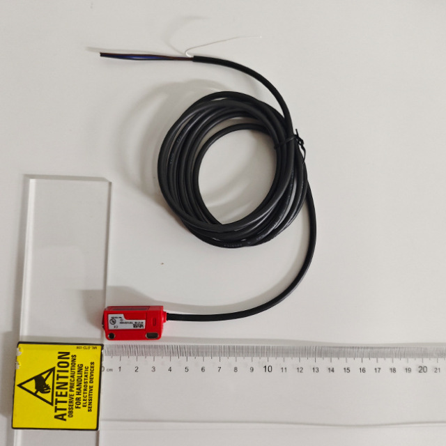 Sensor fotoeléctrico retrorreflectante alemán Leuze modelo PRK3C/6G