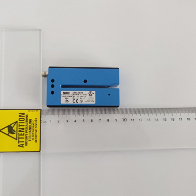 German SICK slot sensor + cable UFN3-70B413 + YF8U14-020VA3XLEAX